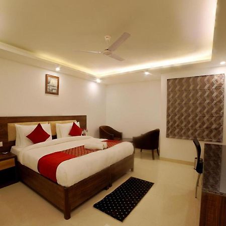 Hotel Peridot Near Igi Delhi Airport นิวเดลี ภายนอก รูปภาพ